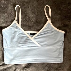 crop top with no padding, &’ not adjustable